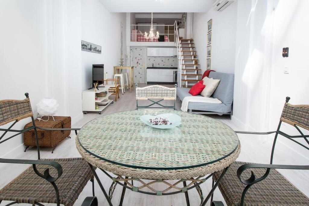 Duplex Center Parking Netflix Amazon Video Apartment Севиля Екстериор снимка